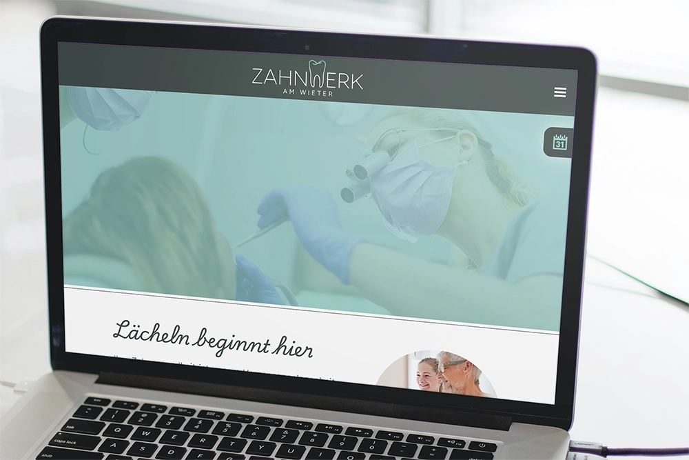 Vielzahl von  Postkarten mit motivierenden Zitaten und passenden Illustrationen.
